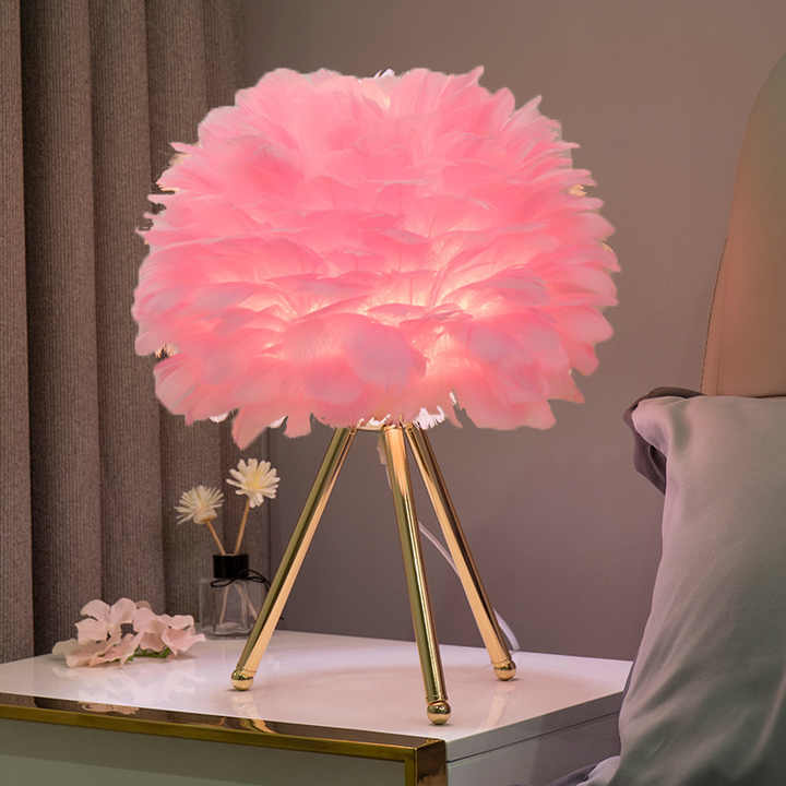 Dimmable Table Lamp with Luxurious Feathers – Pluma