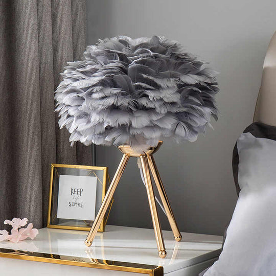 Dimmable Table Lamp with Luxurious Feathers – Pluma