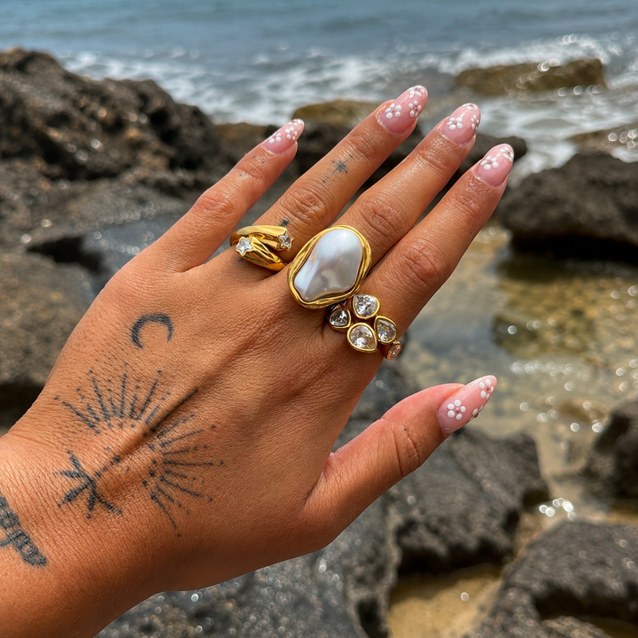 Lustre Adjustable Ring with Pear-Shaped Crystals 5