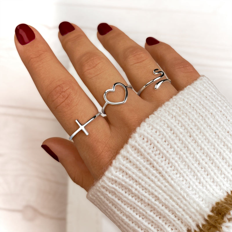 Trendy Ring with Cross Detail - Amélie