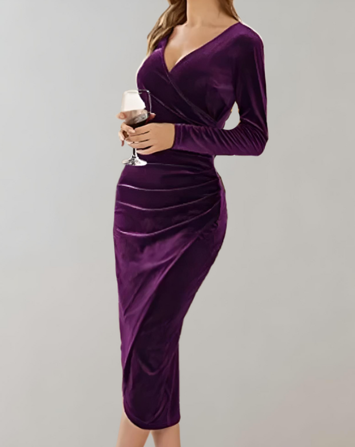 Welurowa sukienka kopertowa z długimi rękawami i falbankami - Valeria