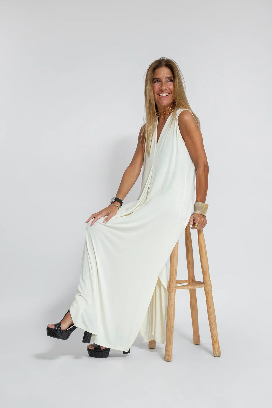 Long Sleeveless Dress With V-Neckline - Cynthia