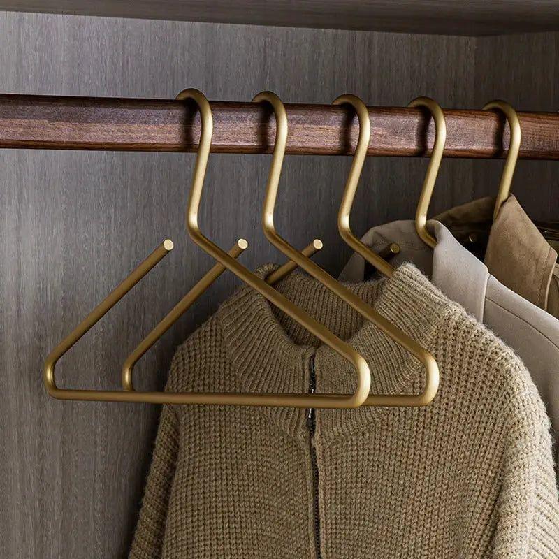 Luxury Non-Slip Clothes Hangers - Closura