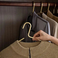 Luxury Non-Slip Clothes Hangers - Closura