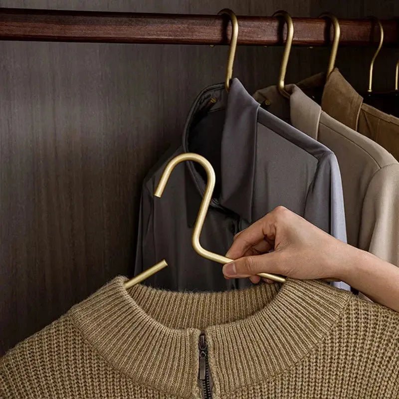 Luxury Non-Slip Clothes Hangers - Closura