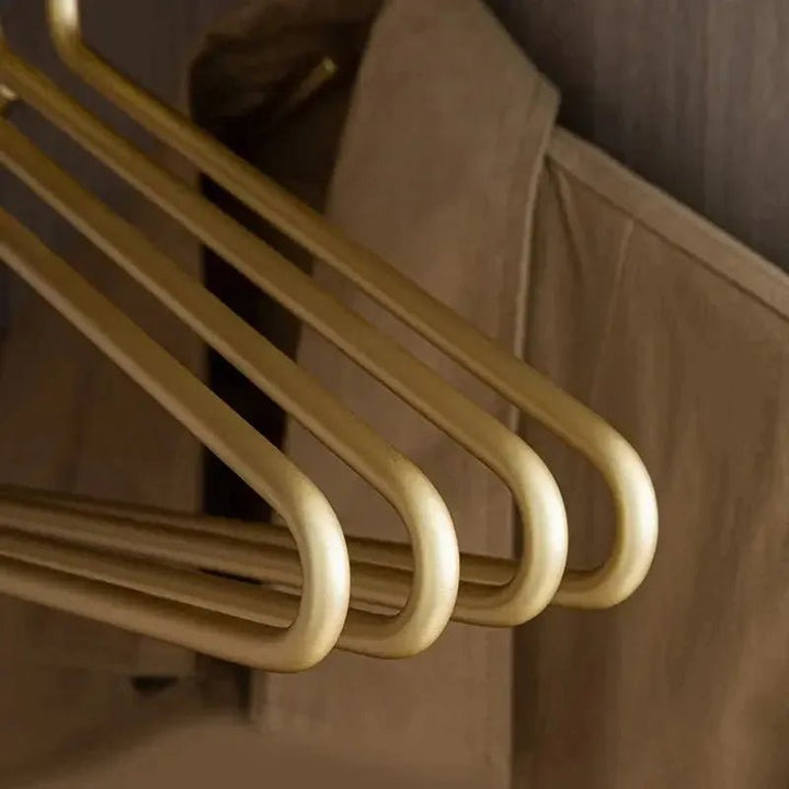Luxury Non-Slip Clothes Hangers - Closura