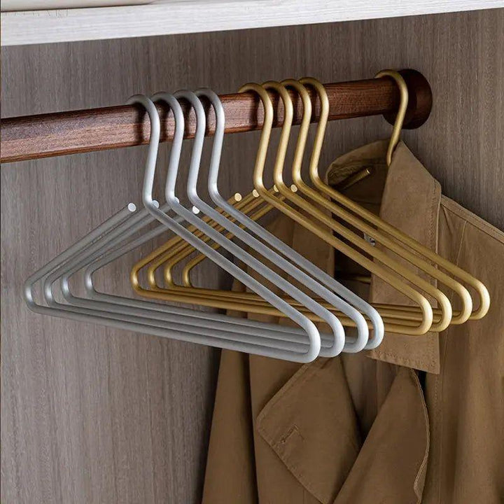 Luxury Non-Slip Clothes Hangers - Closura