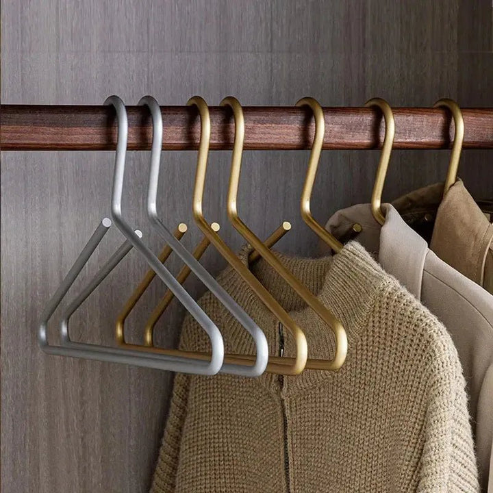 Luxury Non-Slip Clothes Hangers - Closura