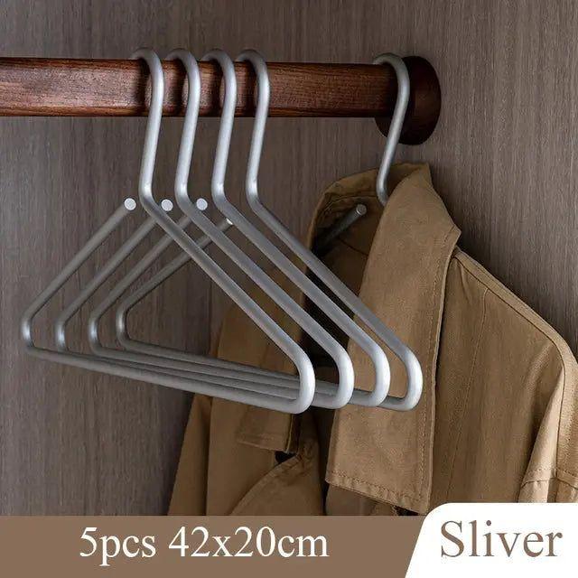 Luxury Non-Slip Clothes Hangers - Closura
