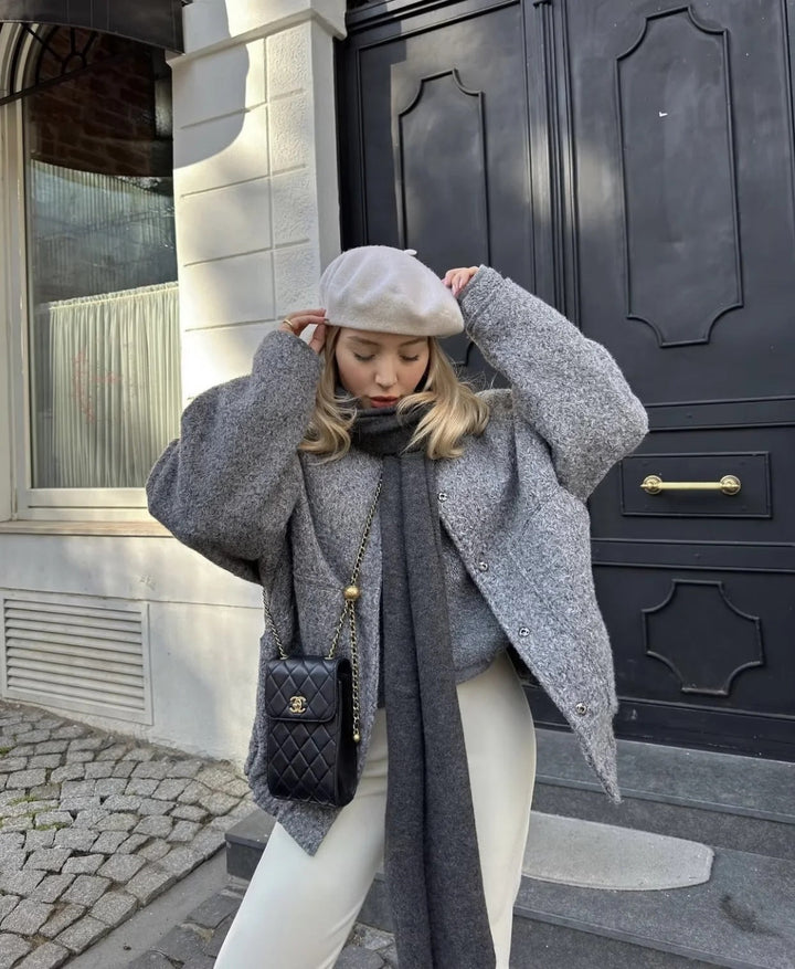 Oversized wełniany płaszcz z okrągłym kołnierzem i guzikami - Selena