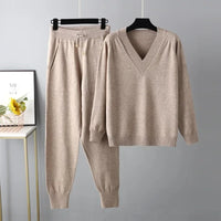 Tweedelige Gebreide Dames Set met V-hals Trui & Broek – Noelia
