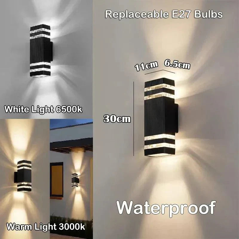 Middelgrote zwarte rechthoekige wandlamp met meerdere lichtstrepen, met afmetingen en beide lichtkleuren naast elkaar vergeleken. 8