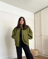 Oversized wełniany płaszcz z okrągłym kołnierzem i guzikami - Selena