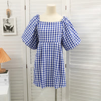Fashionable women's dress with square neckline and puff sleeves - Selina