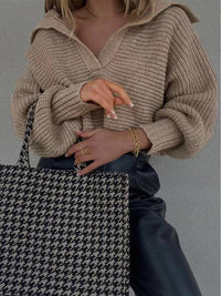 Dzianinowy sweter z dekoltem w serek - Isolde