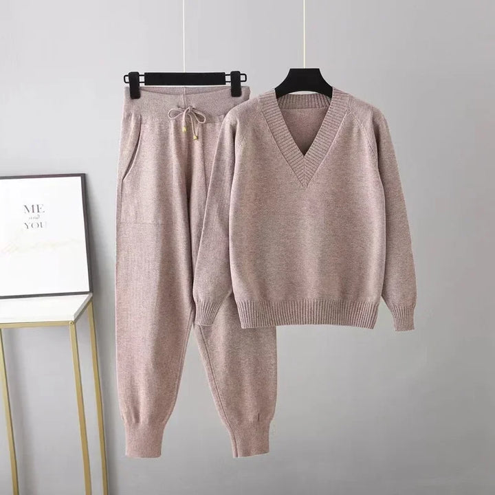 Tweedelige Gebreide Dames Set met V-hals Trui & Broek – Noelia
