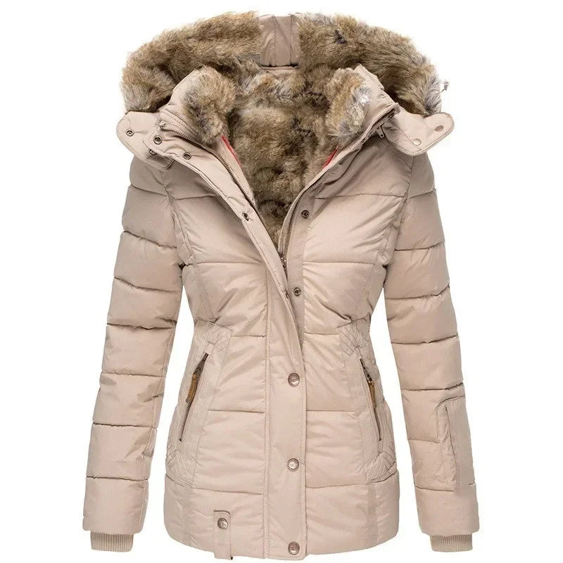 Beige gewatteerde parka met capuchon met imitatiebont, ritssluiting, drukknopen en schuine zakken met ritsjes, vooraanzicht. 3