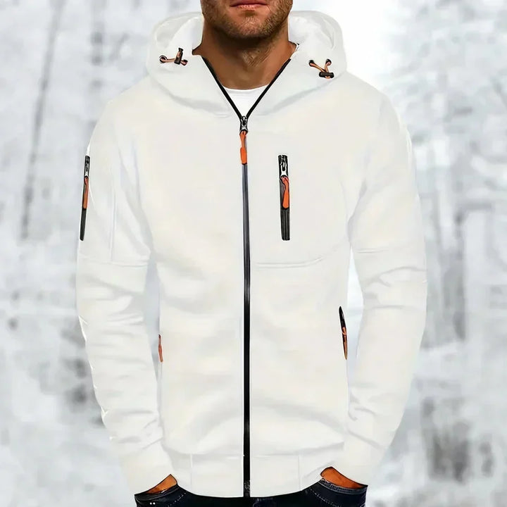 Witte hoodie met zwarte rits en oranje ritstrekkers, voorkant gedragen door een model, met koordjes in de capuchon. 3