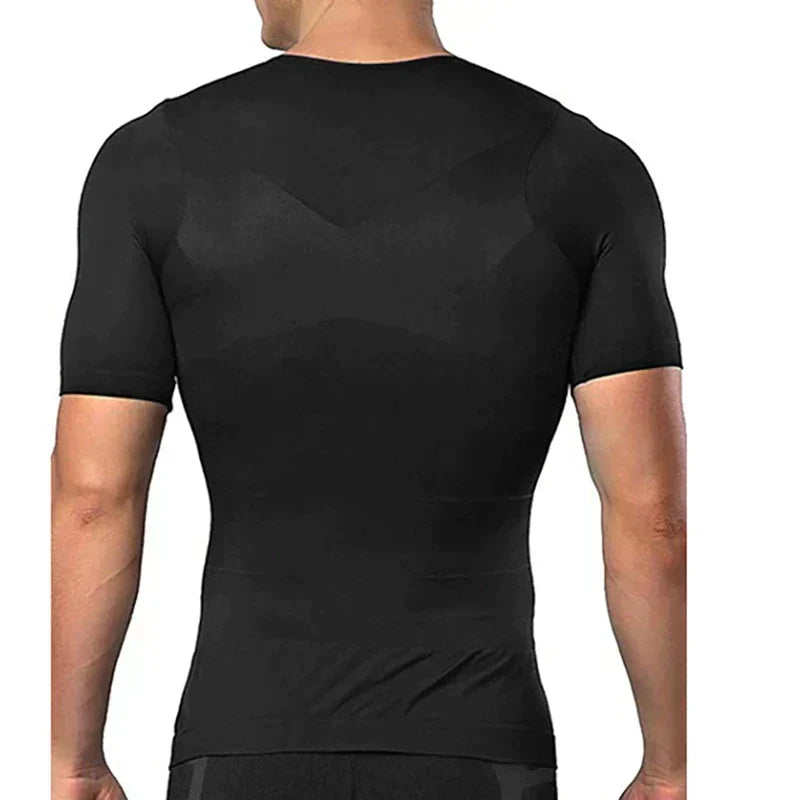 Man gezien van achteren draagt het zwarte shirt, dat strak om schouders en rug sluit. 5