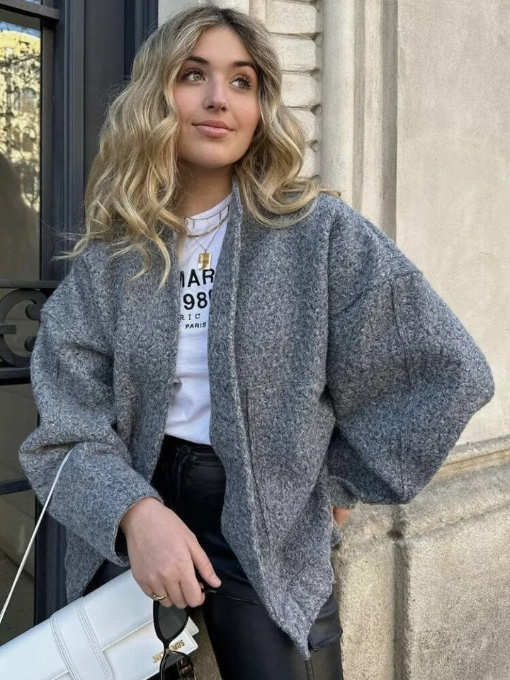 Oversized wełniany płaszcz z okrągłym kołnierzem i guzikami - Selena