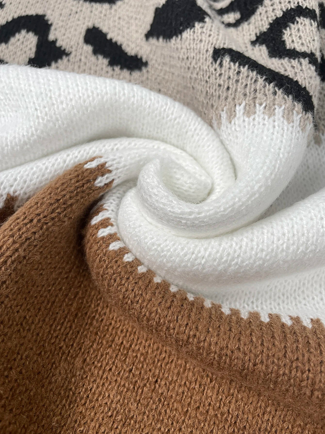 Komfortowy sweter w panterkę - Laura