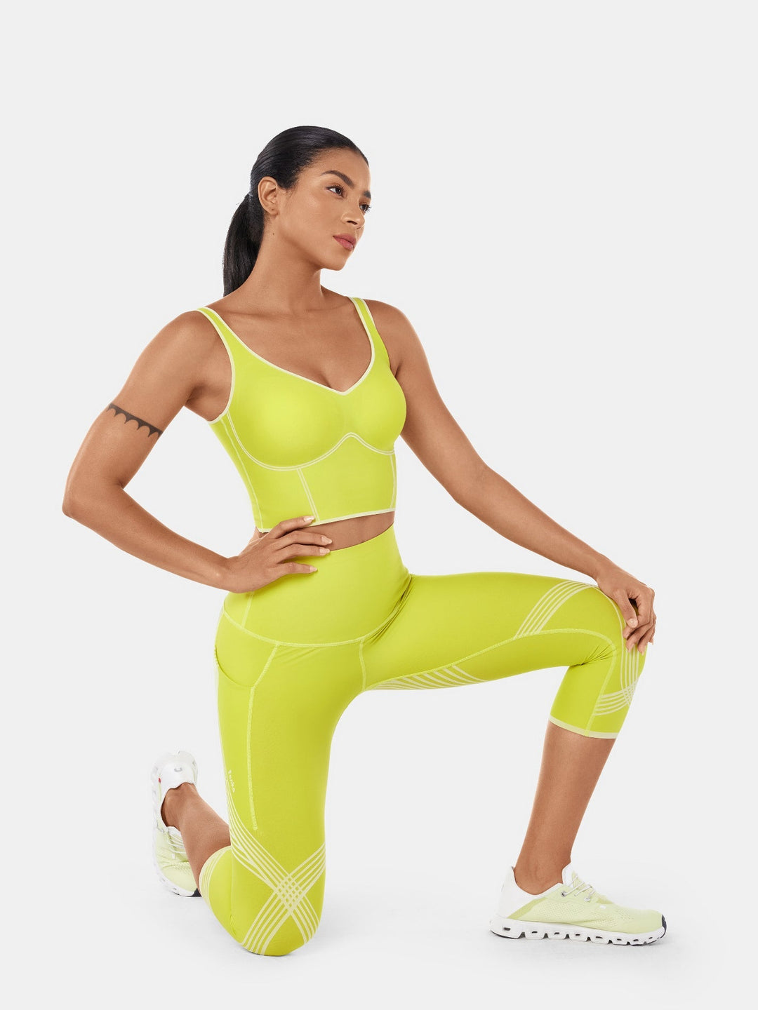 Seamless Cropped Tank Top With Bra - Contoura