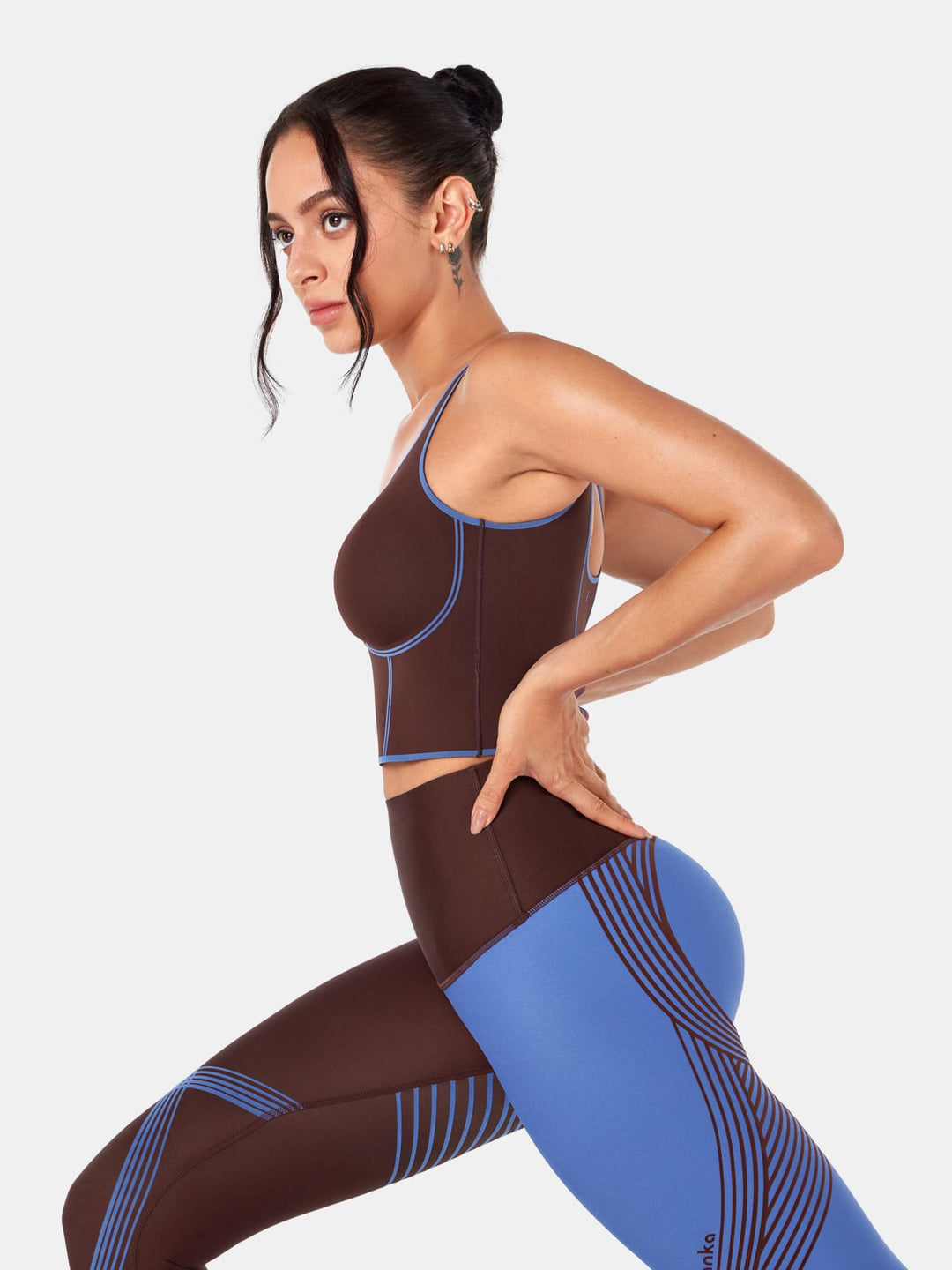 Seamless Cropped Tank Top With Bra - Contoura