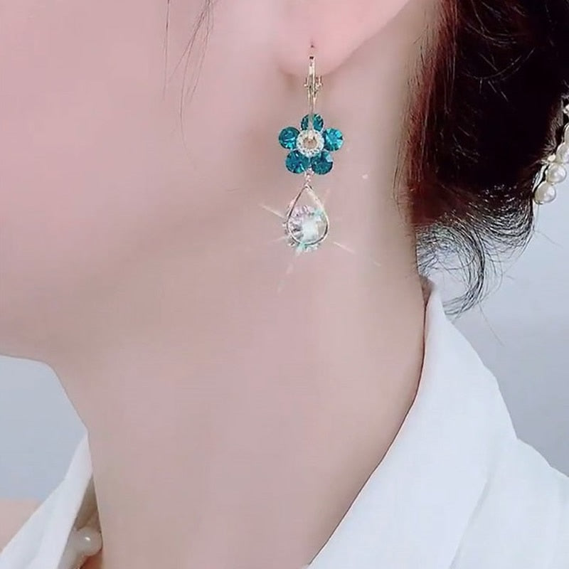 Luxury Dangle Earrings with Flower Detail – LunaBloom
