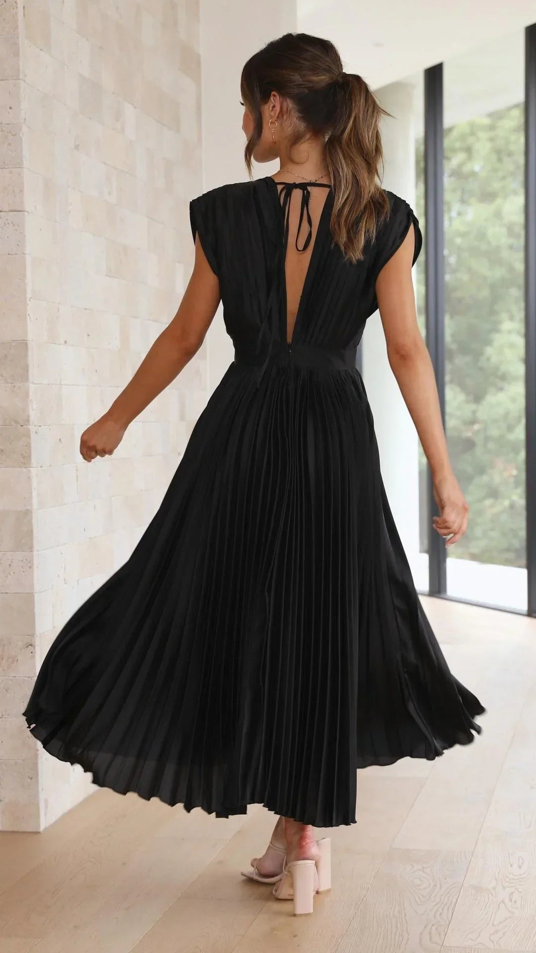 Trendy V-Hals Jurk met Striksluiting - Isabella