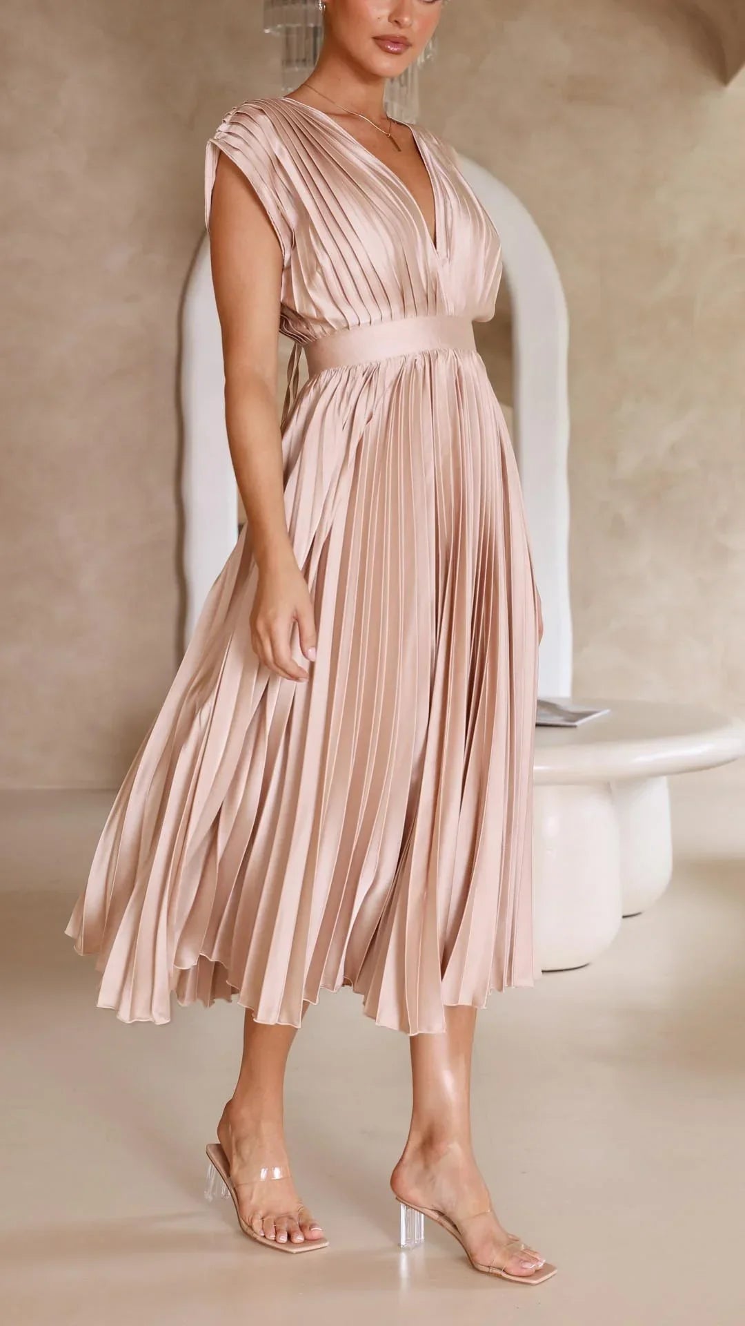 Trendy V-Hals Jurk met Striksluiting - Isabella