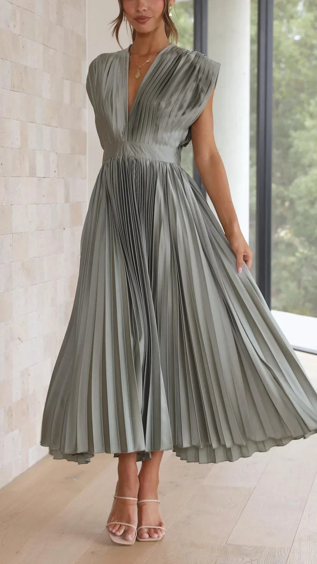 Trendy V-Hals Jurk met Striksluiting - Isabella