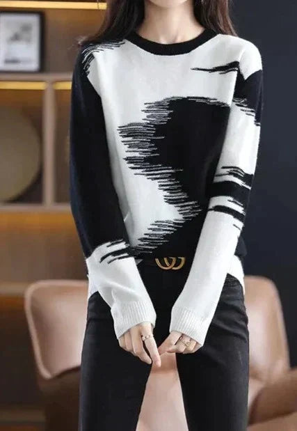 Trendy Women's Sweater with Gradient Colors – Amaris