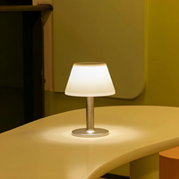 Stylowa lampa stołowa na energię słoneczną - SolarLuxe