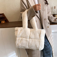 Sammy Jackson™ Pipa Plush Handbag | A Comfortable & Wintery Women's Bag