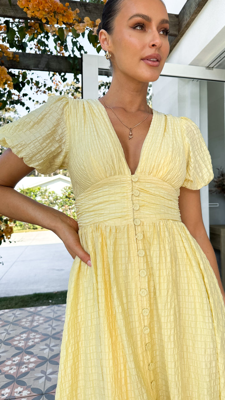 Sukienka boho maxi z dekoltem w serek i rzędem guzików – Yara