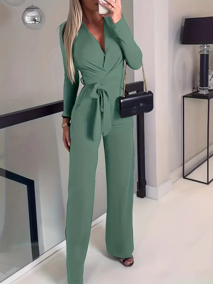 Wijd uitlopende jumpsuit met ceintuur en V-hals - Elise