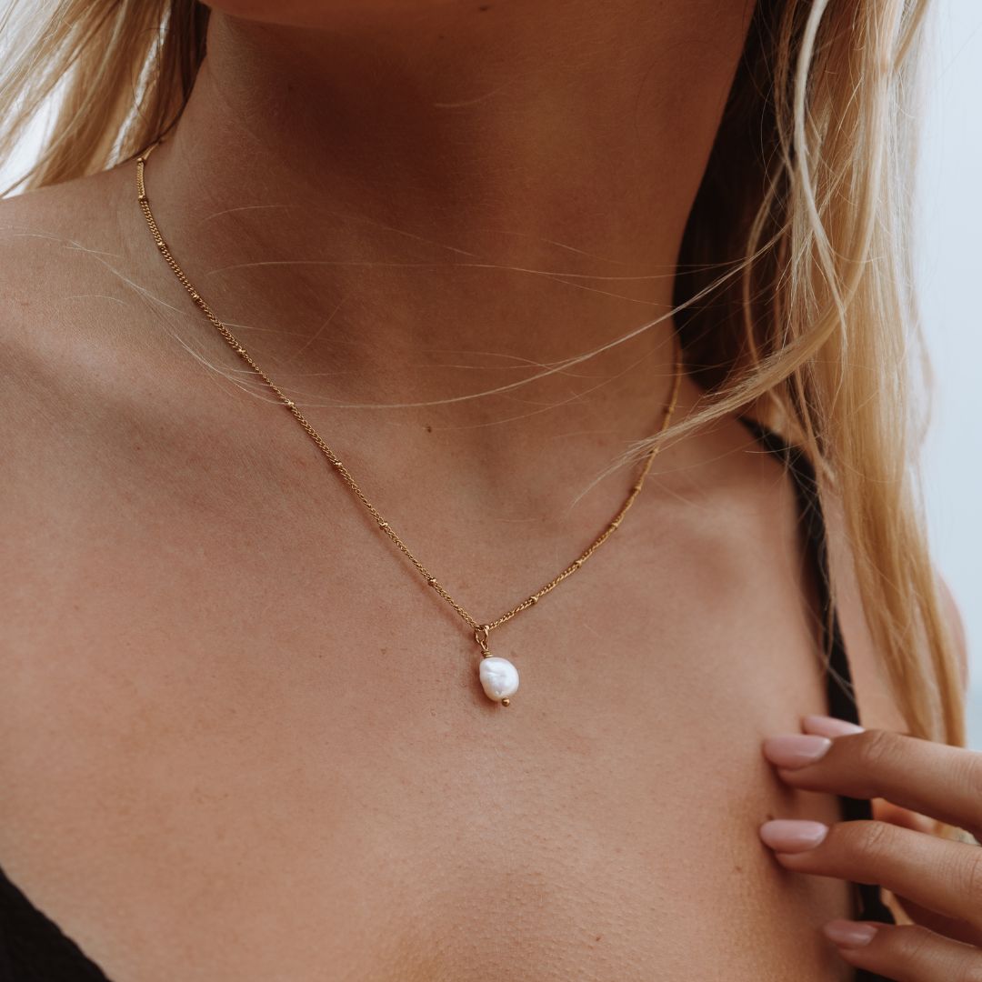 Baroque Pearl Pendant Necklace - Anisa