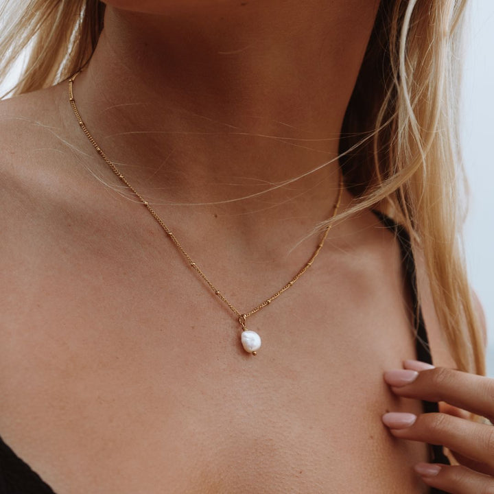 Baroque Pearl Pendant Necklace - Anisa