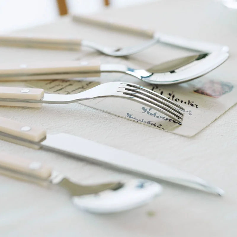 24-częściowy zestaw sztućców ze stali nierdzewnej z grawerowanym wzorem - BistroLine