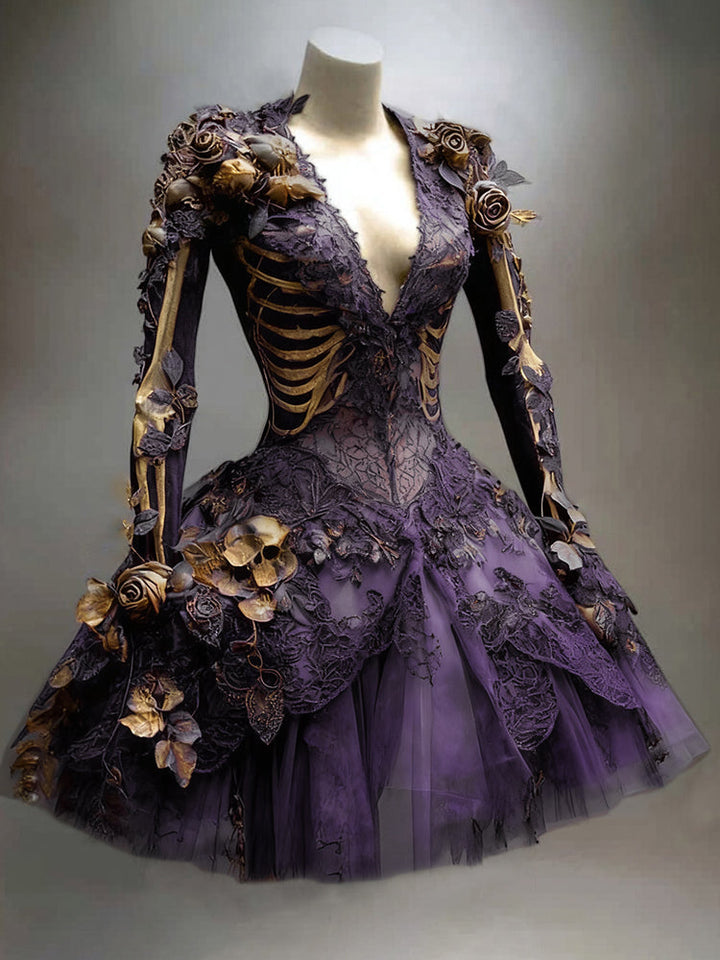 Paarse versie van de skeletjurk met gouden rozen en een klein gouden doodshoofd op de rok. 6