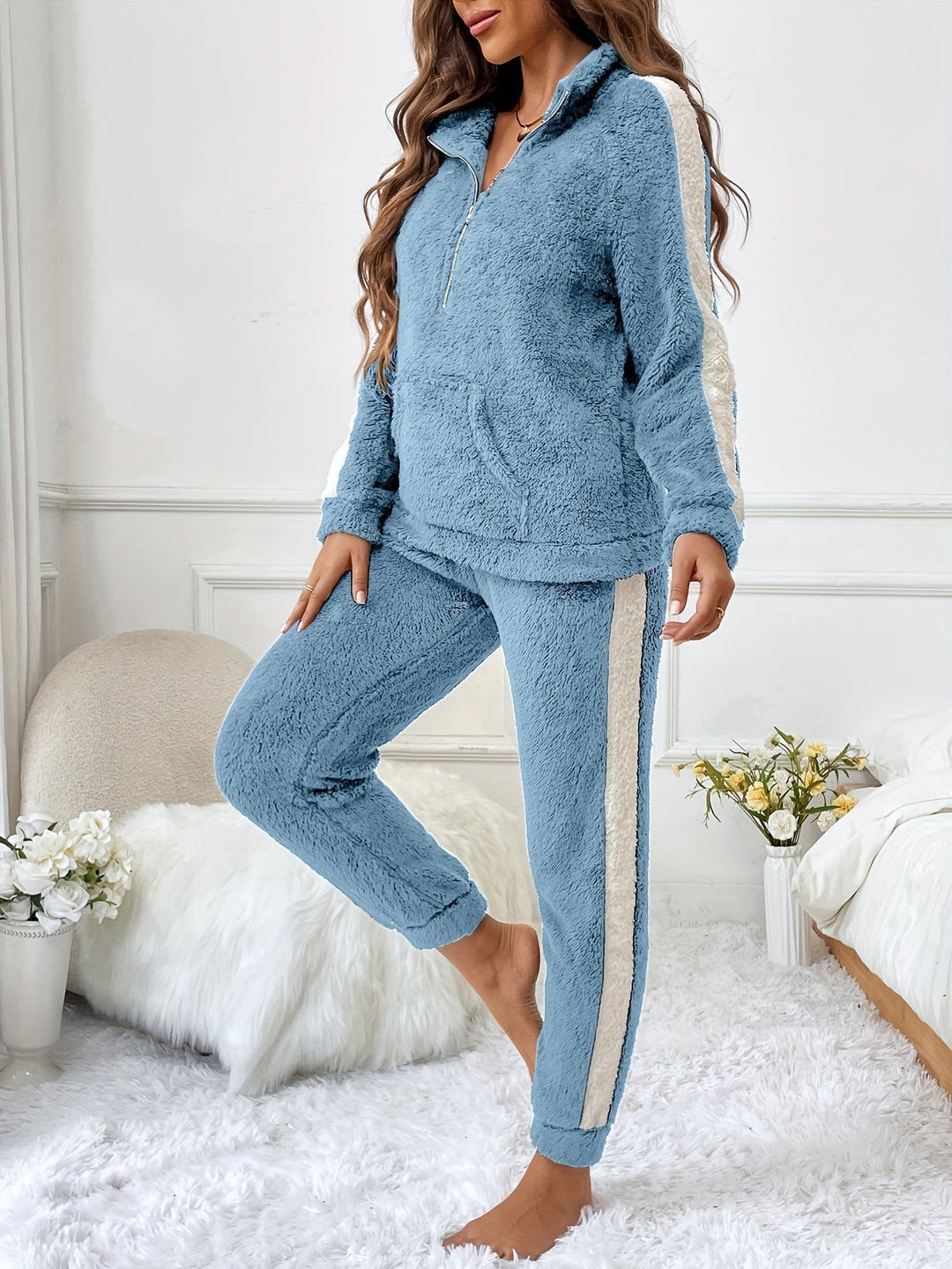 Zachte Pluche Lounge Pyjama Set met Kleuraccenten - Lyra