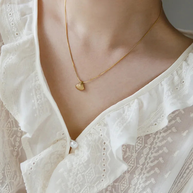 Gold Saint James Shell Flower Necklace - Lila