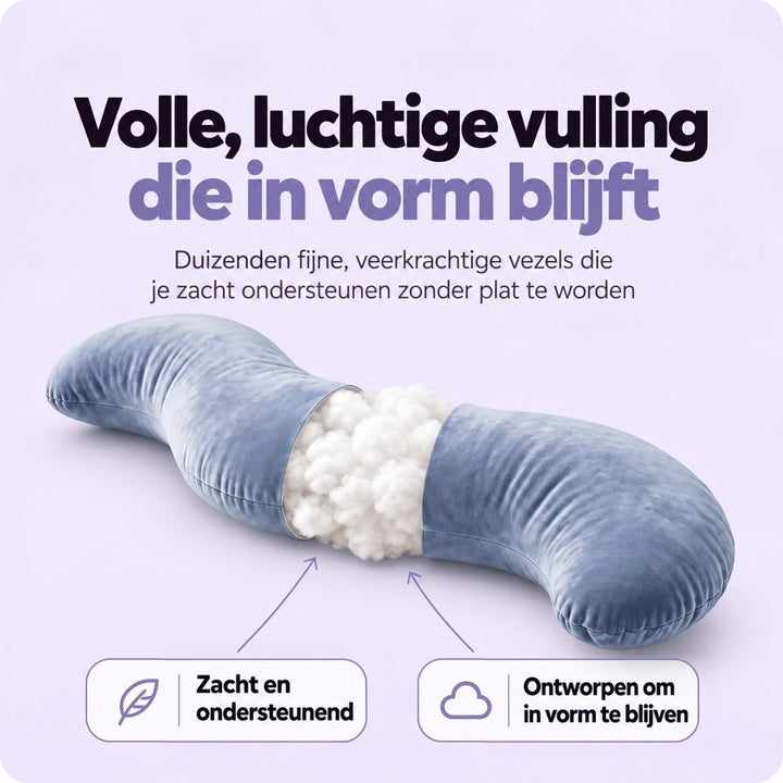 Doorgesneden blauw kussen toont de witte, zachte vezelvulling in het midden 4