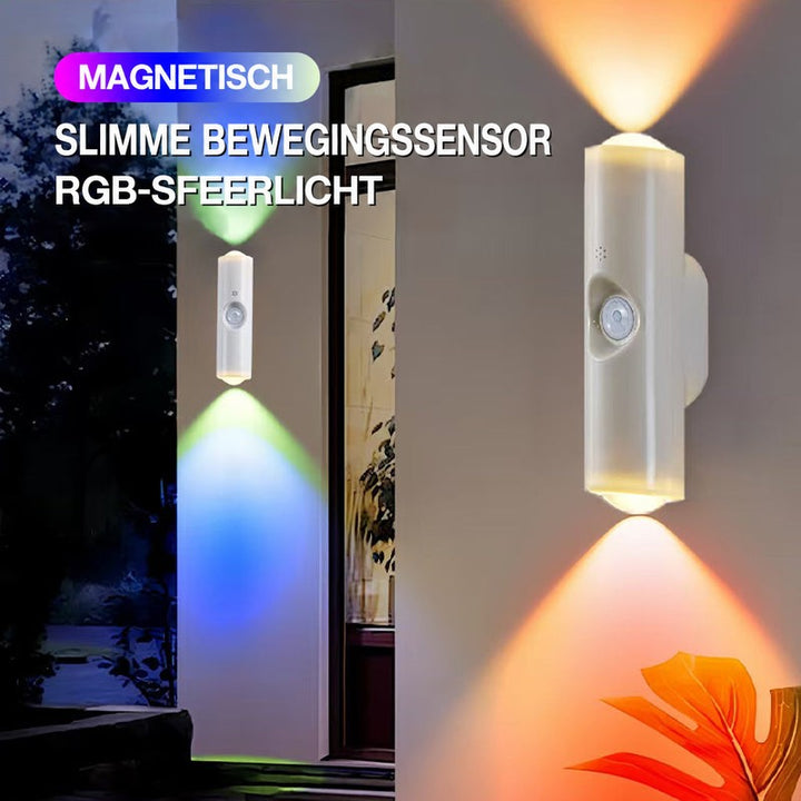 Witte wandlamp aan de muur buiten, met kleurrijk licht omhoog en omlaag in blauw, groen en oranje 7