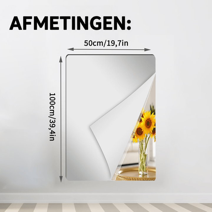 Rechthoekige spiegelplaat op een witte muur met een omgekruld hoekje en weerspiegelde zonnebloemen, met maataanduiding voor de breedte en lengte. 12