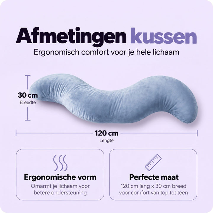 Blauw S-kussen met maataanduidingen van lengte en breedte op een lichtpaarse achtergrond 5
