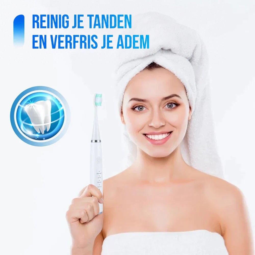 Vrouw met handdoek om het haar toont de witte elektrische tandenborstel, met een tandpictogram in een blauwe cirkel ernaast. 8