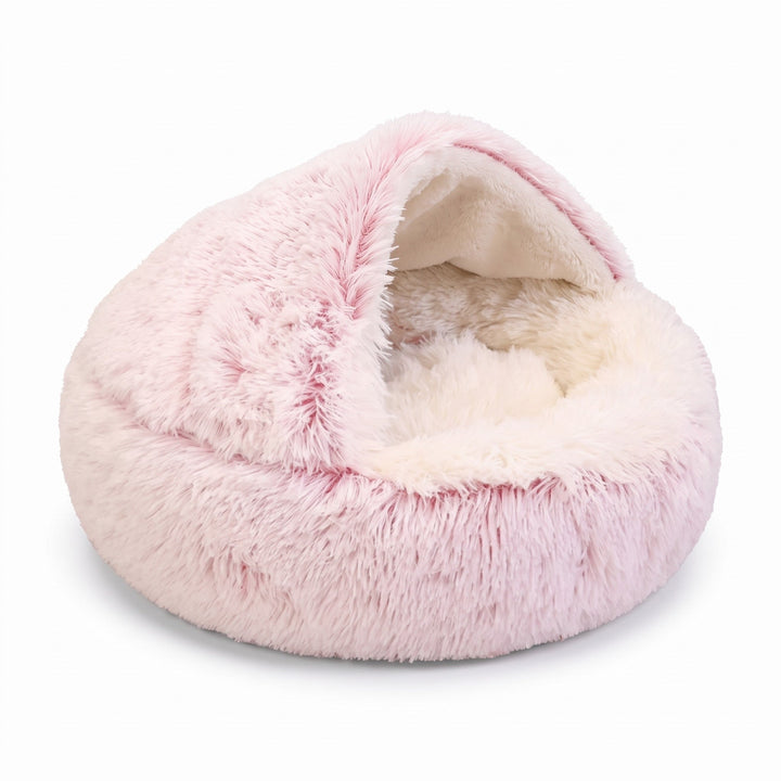 Roze pluchen holbed met crèmekleurige binnenkant en half opgetilde kap, vrijstaand op een witte achtergrond. 15