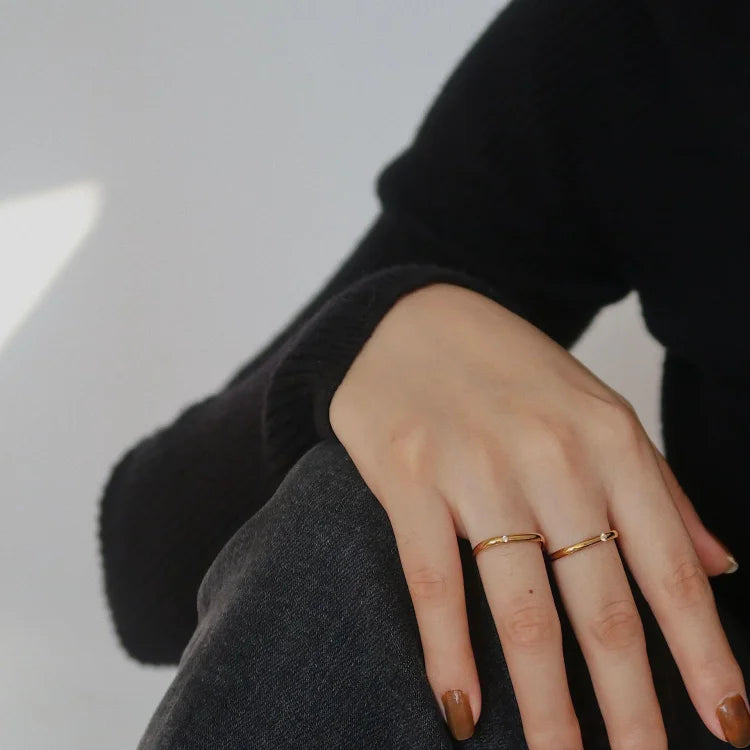 Minimalist Zirconia Ring - Leona