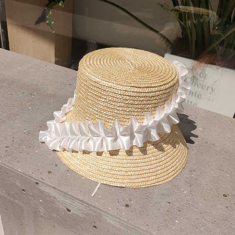 Vlechtzomerhoed met plooien en strepen – BreezyStripes